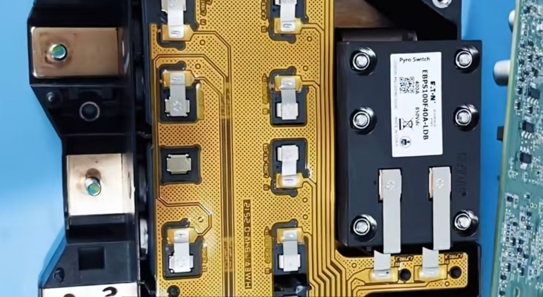 动力电池配电盒BDU安全设计(三三)小鹏终于把BMS塞进了BDU