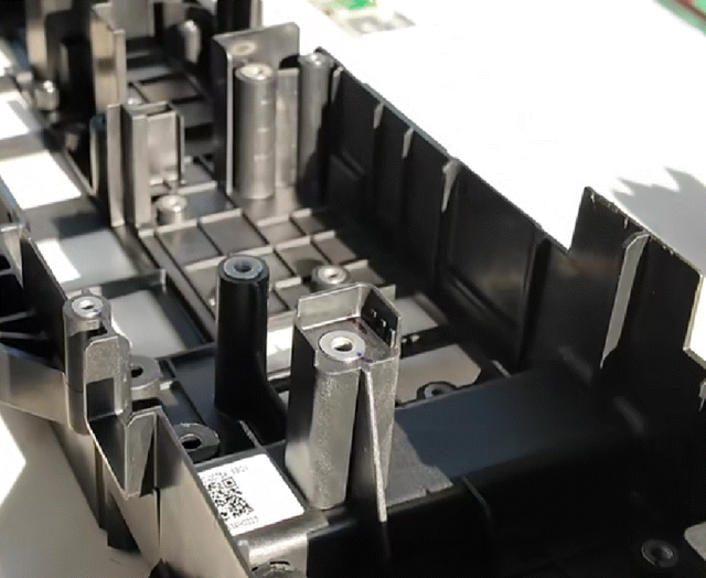 动力电池配电盒BDU安全设计(十)嵌件