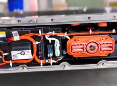 动力电池配电盒BDU安全设计(二七)超充电池包上三芯插件的那个中间孔是干什么的?